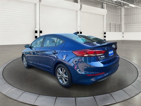 Used 2017 Hyundai Elantra SE image 2