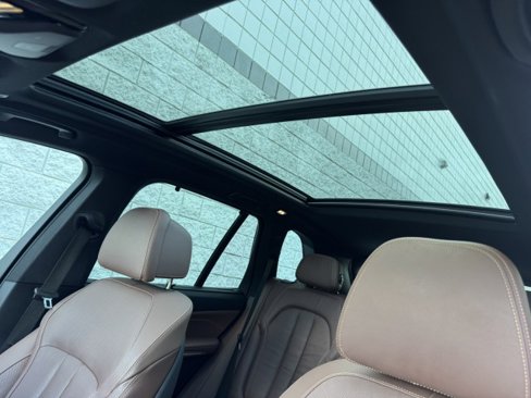 Used 2019 BMW X5 xDrive50i w/ M Sport Package image 26