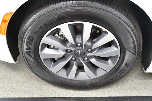 Used 2024 Chrysler Pacifica Limited image 35