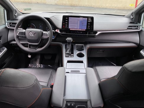 Used 2024 Toyota Sienna XSE image 18