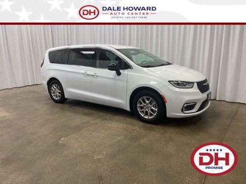 Used 2024 Chrysler Pacifica Touring-L image 1