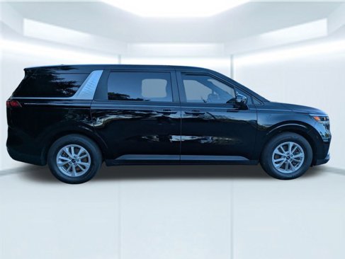 Used 2024 Kia Carnival LX image 7