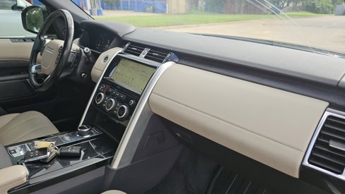 Used 2018 Land Rover Discovery HSE image 32