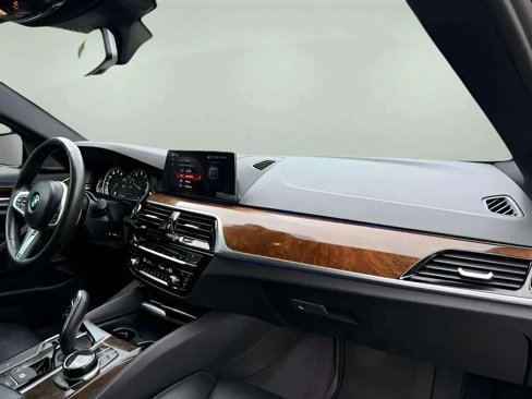 Used 2018 BMW 540i xDrive w/ M Sport Package image 32