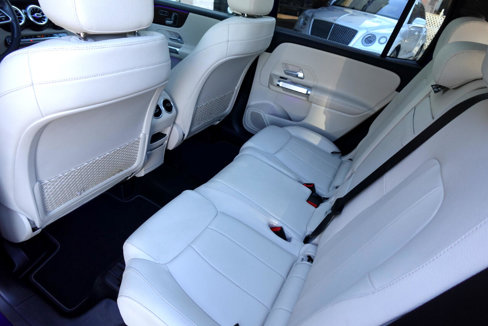 Used 2021 Mercedes-Benz GLB 250 4MATIC w/ Premium Package image 11