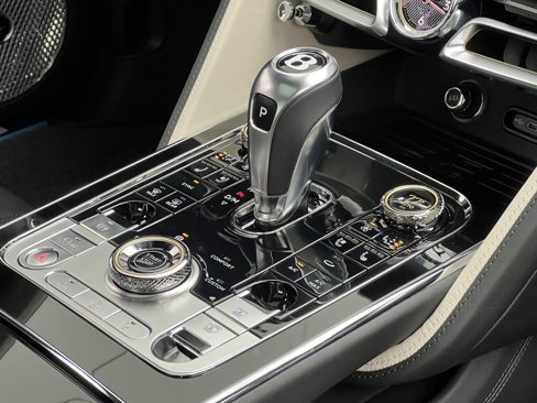 New 2025 Bentley Flying Spur Plug-In Hybrid image 56