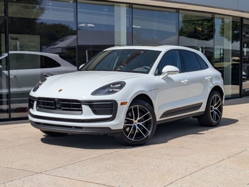 Certified 2024 Porsche Macan image 1