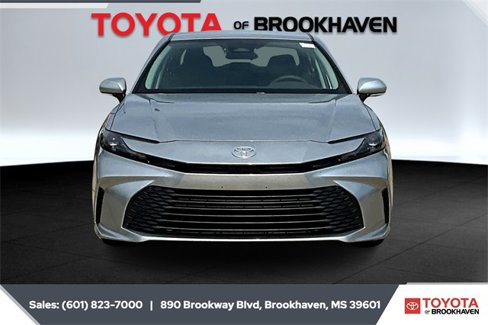 Used 2025 Toyota Camry LE image 3