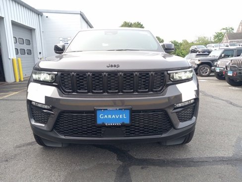 New 2025 Jeep Grand Cherokee Limited w/ Black Appearance Package image 2