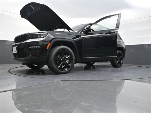 New 2025 Jeep Grand Cherokee Limited w/ Black Appearance Package image 27