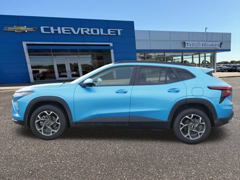 Used 2025 Chevrolet Trax LT w/ Driver Confidence Package image 3