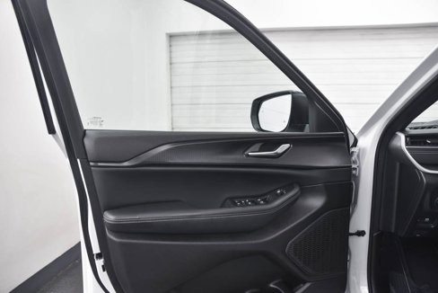 Used 2024 Jeep Grand Cherokee L Laredo image 9