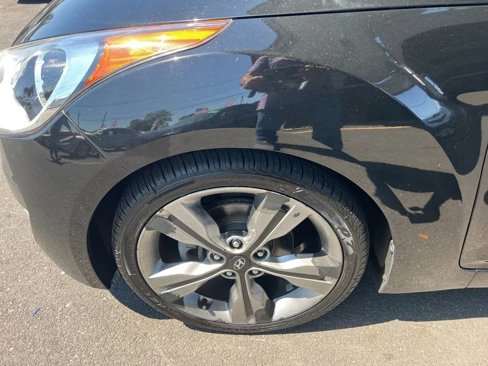 Used 2017 Hyundai Veloster Value Edition image 22