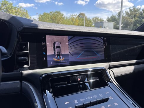 Certified 2025 Porsche Panamera image 15