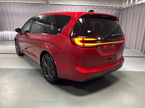 New 2026 Chrysler Pacifica Select image 5