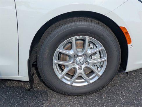 New 2025 Chrysler Pacifica Select w/ Uconnect Theater Family Group image 10