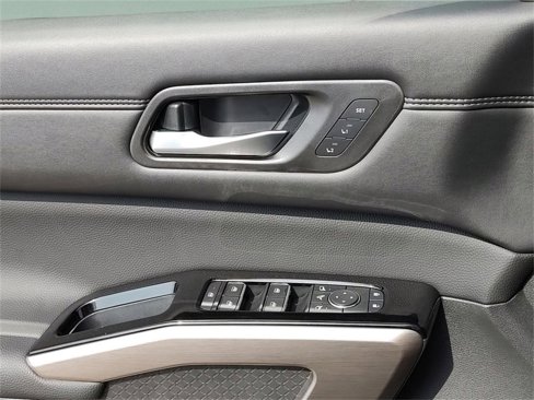 Used 2025 Nissan Pathfinder Platinum w/ Cargo Package image 29