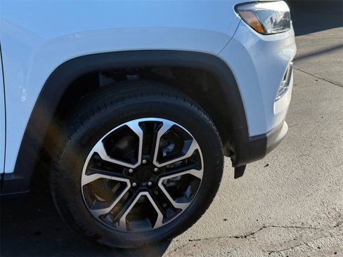 Certified 2022 Jeep Compass Limited image 9
