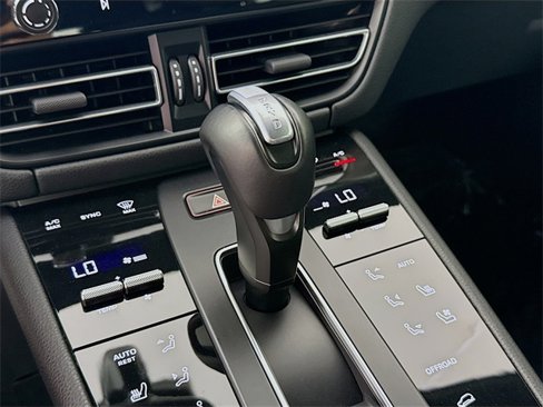Certified 2024 Porsche Macan image 15