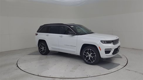 New 2025 Jeep Grand Cherokee Summit image 2