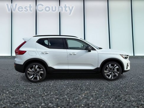 New 2026 Volvo XC40 B5 Ultra w/ Climate Package image 2