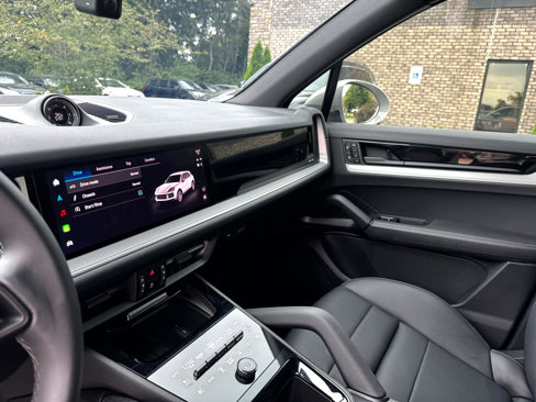 Used 2024 Porsche Cayenne image 11