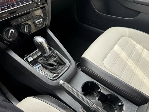 Used 2016 Volkswagen Jetta Sport image 13