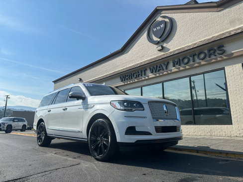 Used 2024 Lincoln Navigator L Reserve image 1