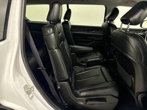 Used 2023 Jeep Grand Cherokee L Limited image 25