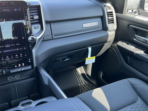 New 2026 RAM 1500 4x4 Crew Cab image 32