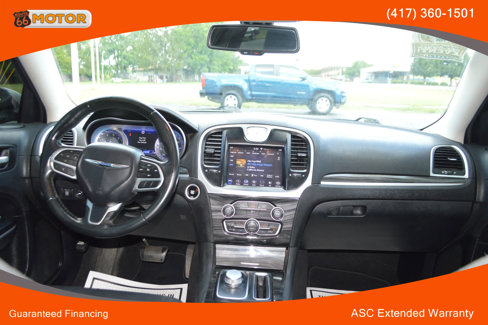 Used 2019 Chrysler 300 Touring image 27