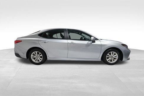 Used 2025 Toyota Camry LE image 5