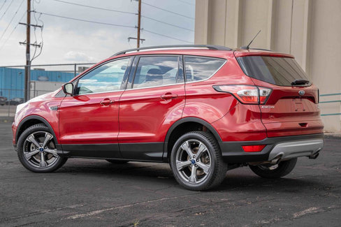 Used 2017 Ford Escape SE w/ Equipment Group 201A image 3
