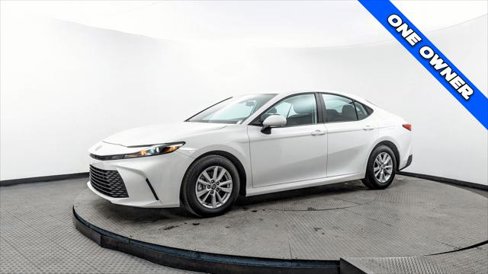Used 2025 Toyota Camry LE image 2