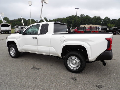 Used 2024 Toyota Tacoma SR image 4