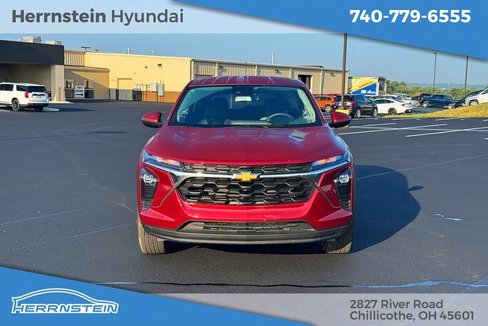 Used 2025 Chevrolet Trax LS w/ LS Convenience Package image 2