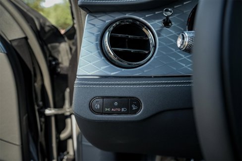 New 2025 Bentley Flying Spur Plug-In Hybrid image 29
