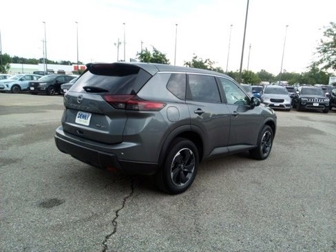 Used 2024 Nissan Rogue SV image 5