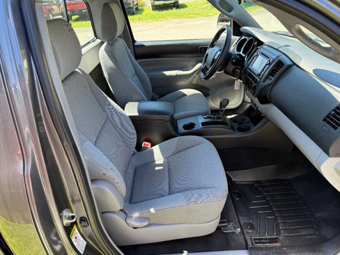 Used 2014 Toyota Tacoma 4x4 Regular Cab image 12