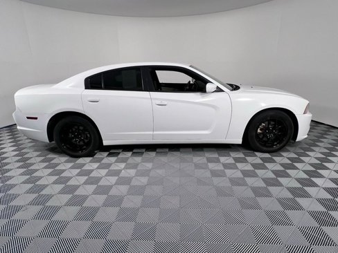 Used 2014 Dodge Charger SE w/ Connectivity Group image 8