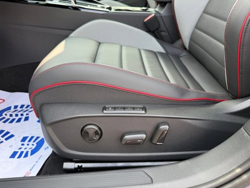 New 2025 Volkswagen GTI SE image 30