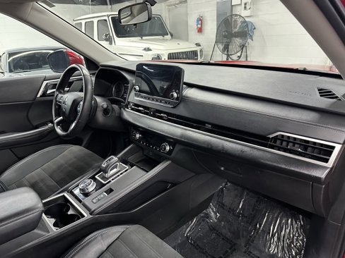 Used 2024 Mitsubishi Outlander SE image 17