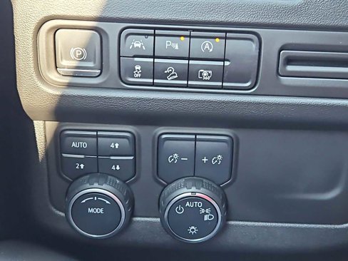 Used 2023 Chevrolet Tahoe Z71 w/ Luxury Package image 18