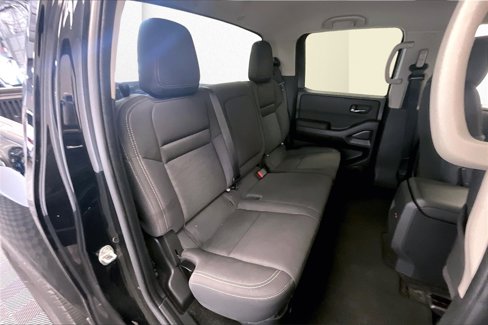 Used 2024 Nissan Frontier SV image 17