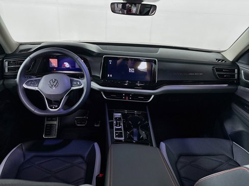 New 2025 Volkswagen Atlas Peak Edition SE image 13