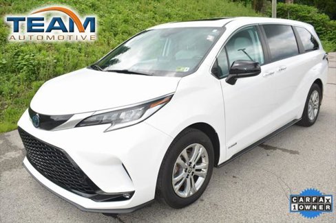 Certified 2021 Toyota Sienna XSE image 1