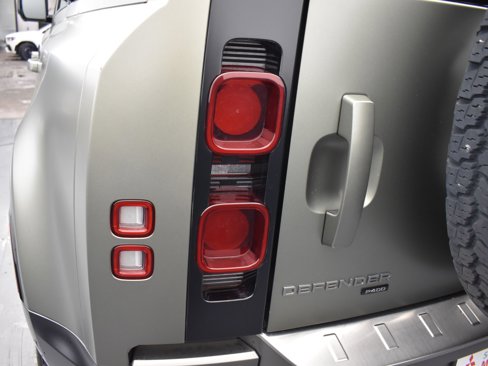 Used 2023 Land Rover Defender 110 X-Dynamic SE image 8