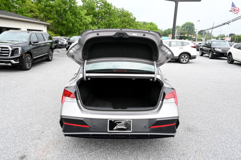 Used 2024 Hyundai Elantra Limited image 30