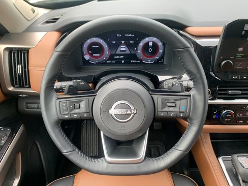 Used 2024 Nissan Pathfinder Platinum image 12