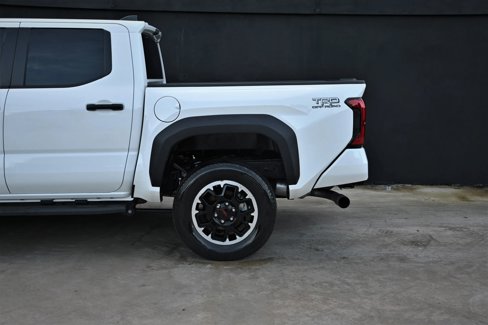 Used 2025 Toyota Tacoma TRD Off-Road image 8